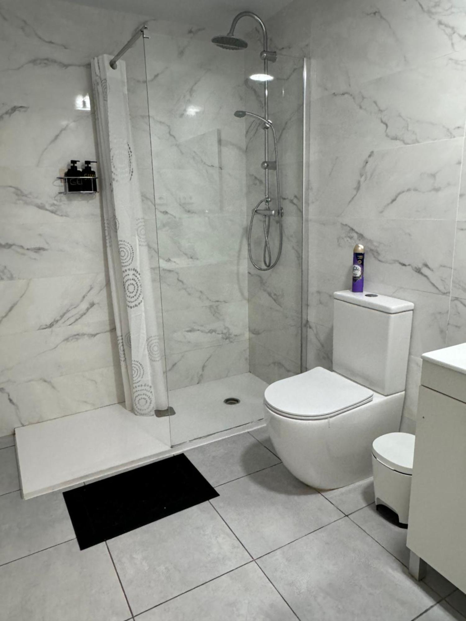 Apartament Habitacion Para Tu Estadia Corta En Bcn Barcelona Zewnętrze zdjęcie